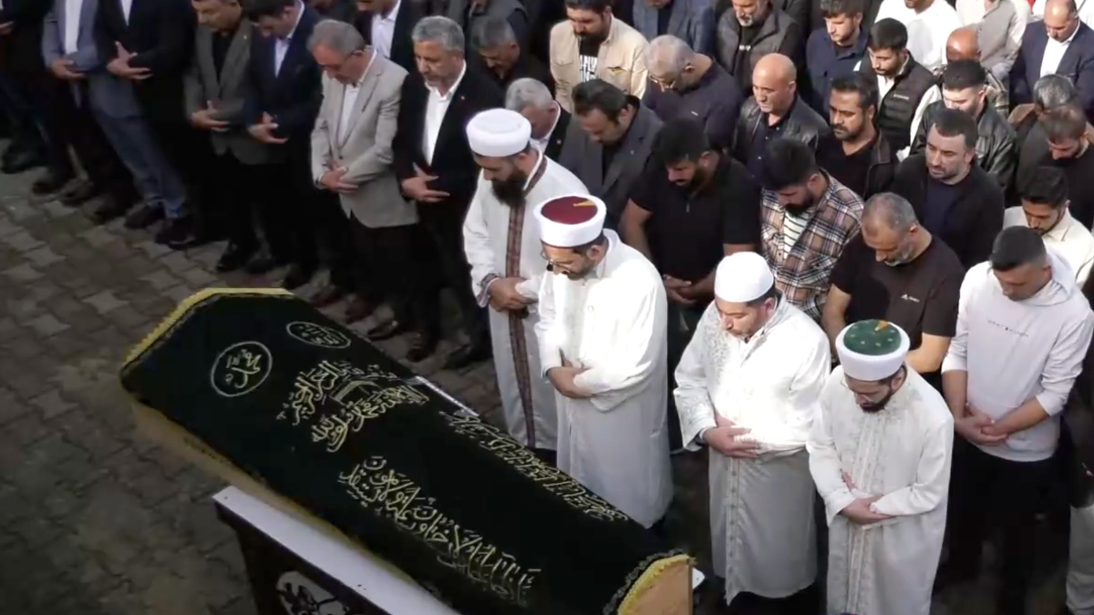 Kocaeli’deki yangında hayatını kaybedenler son yolculuklarına uğurlandı