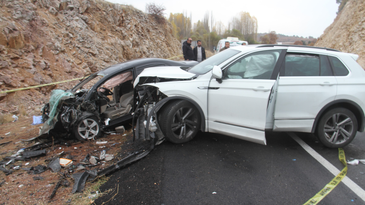 Konya’da 2 otomobil çarpıştı: 1 ölü 3 yaralı