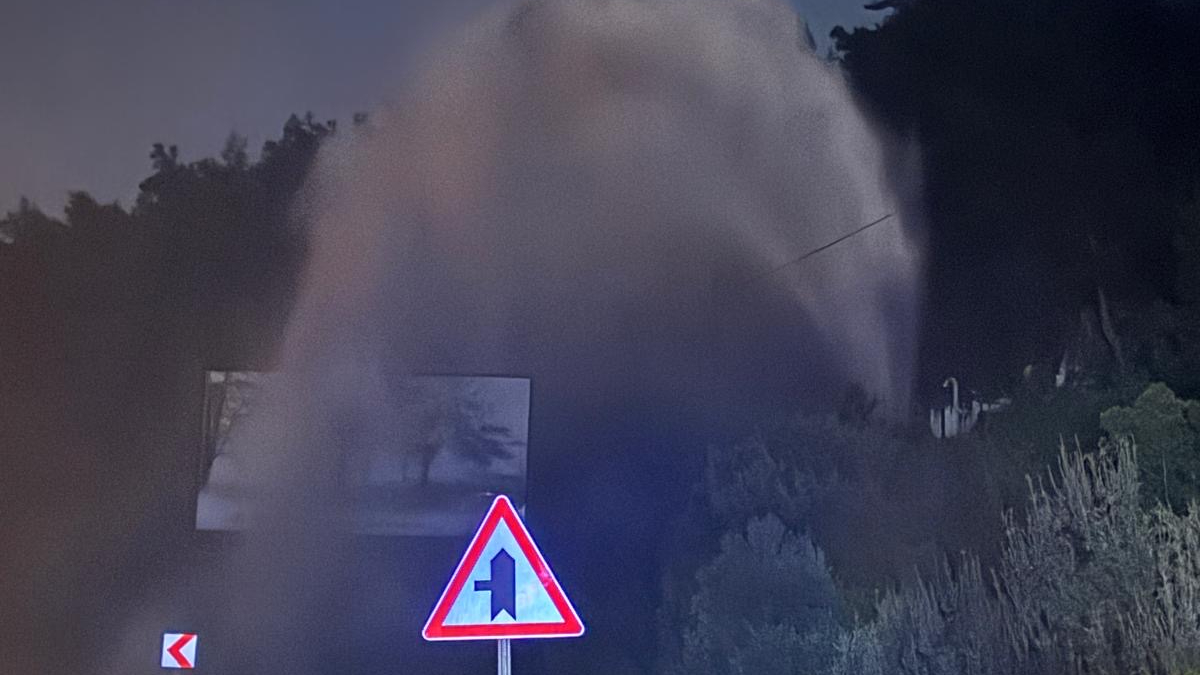 Muğla Bodrum’da içme suyu isale hattı patladı