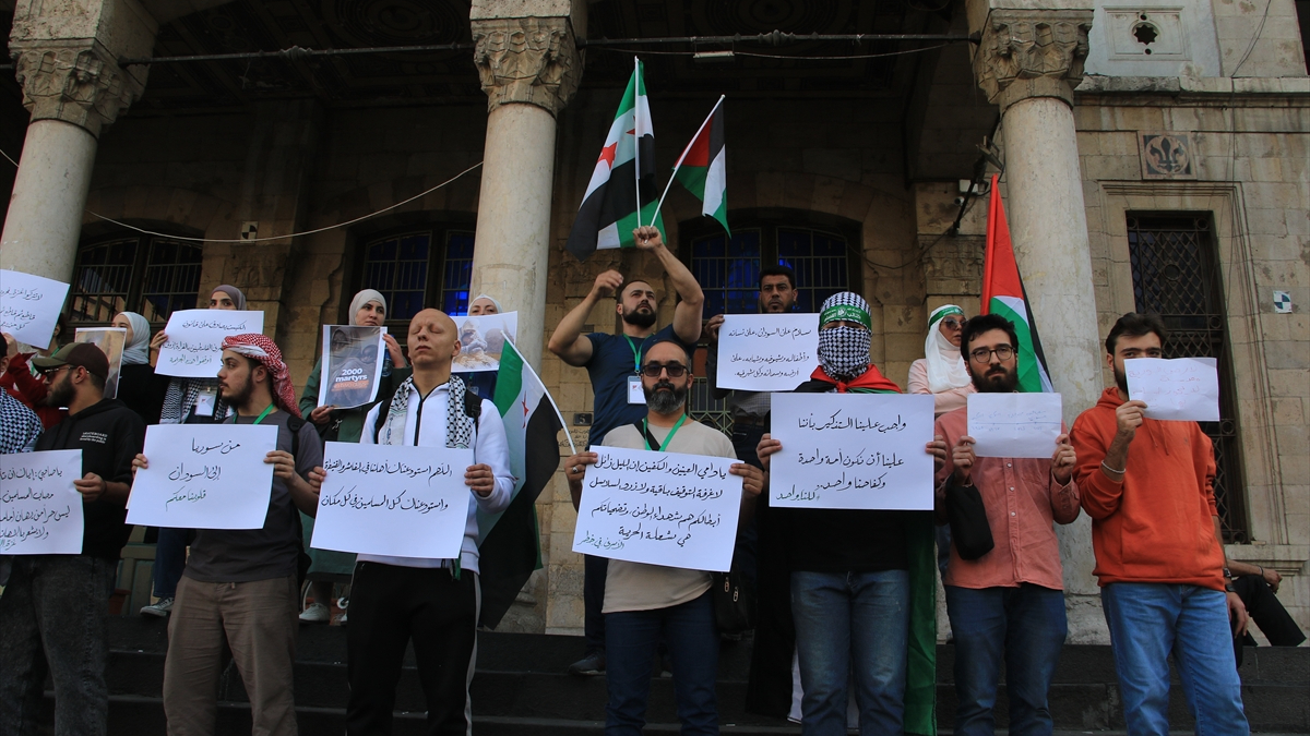 Şam’da Suriyeliler Gazze ve Sudan ile dayanışma için sokaklara indi