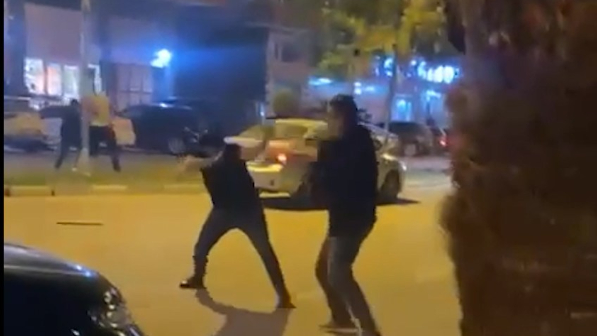 Şanlıurfa’da kardeşler arasında bıçaklı kavga: Olay anı kamerada