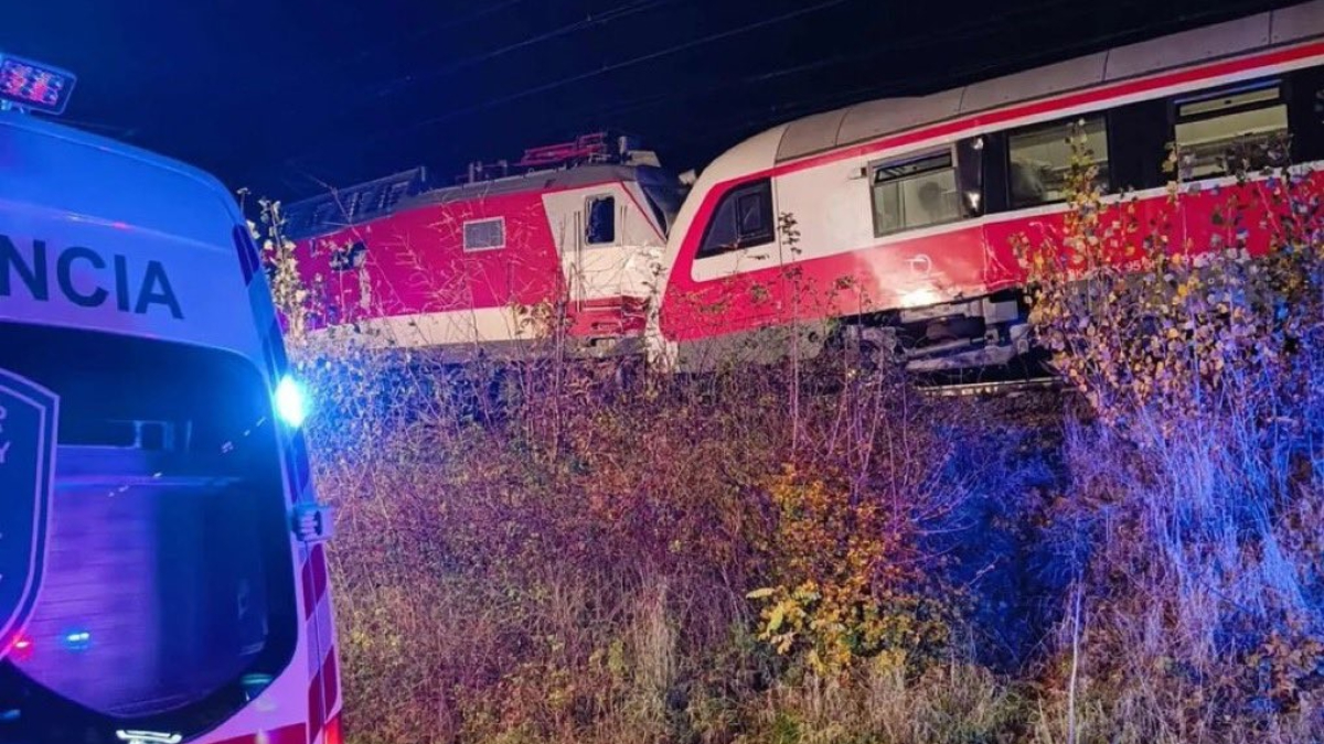 Slovakya’da tren kazası: En az 18 yaralı