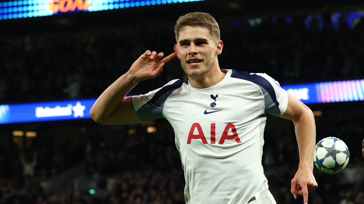 Tottenham’ın savunmacısı Micky van de Ven’den olağanüstü gol