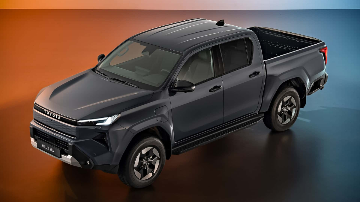 Toyota Hilux yenilendi: Tamamen elektrikli yeni bir versiyon var
