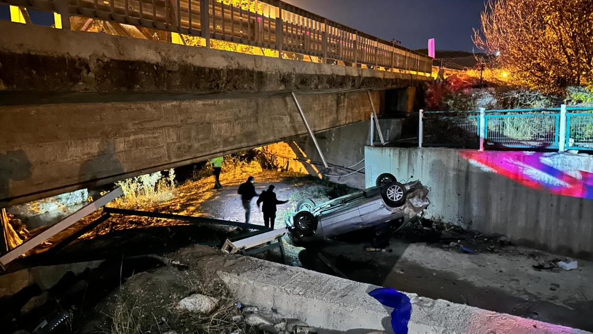 Tunceli’de otomobil köprüden uçtu: Uzman çavuş yaşamını yitirdi