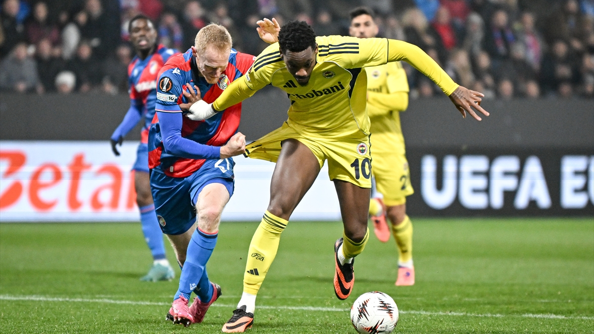 Viktoria Plzen-Fenerbahçe maçı, Çekya’da manşetlerde: Hakem Türkleri çileden çıkardı