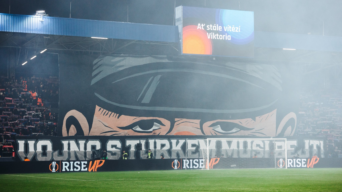 Viktoria Plzen’den Fenerbahçe maçında dikkat çeken pankart!