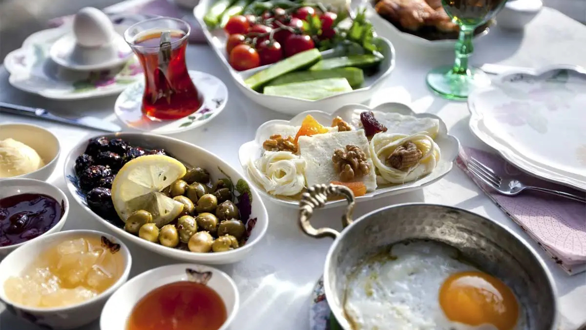 Yumurtayı unutun! Uzmanlar daha fazla protein içeren 4 kahvaltılık besini açıkladı