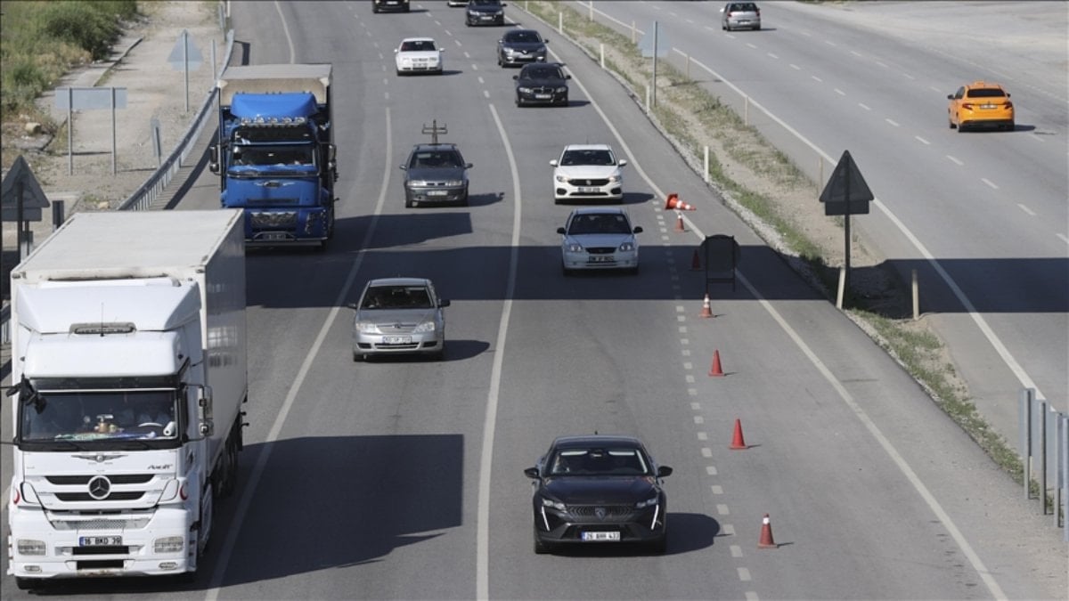 3 ilde ağır tonajlı araçlara bayram dönüşü yasağı geldi