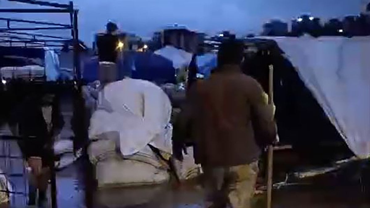 Adana’da sağanak, hayatı olumsuz etkiledi