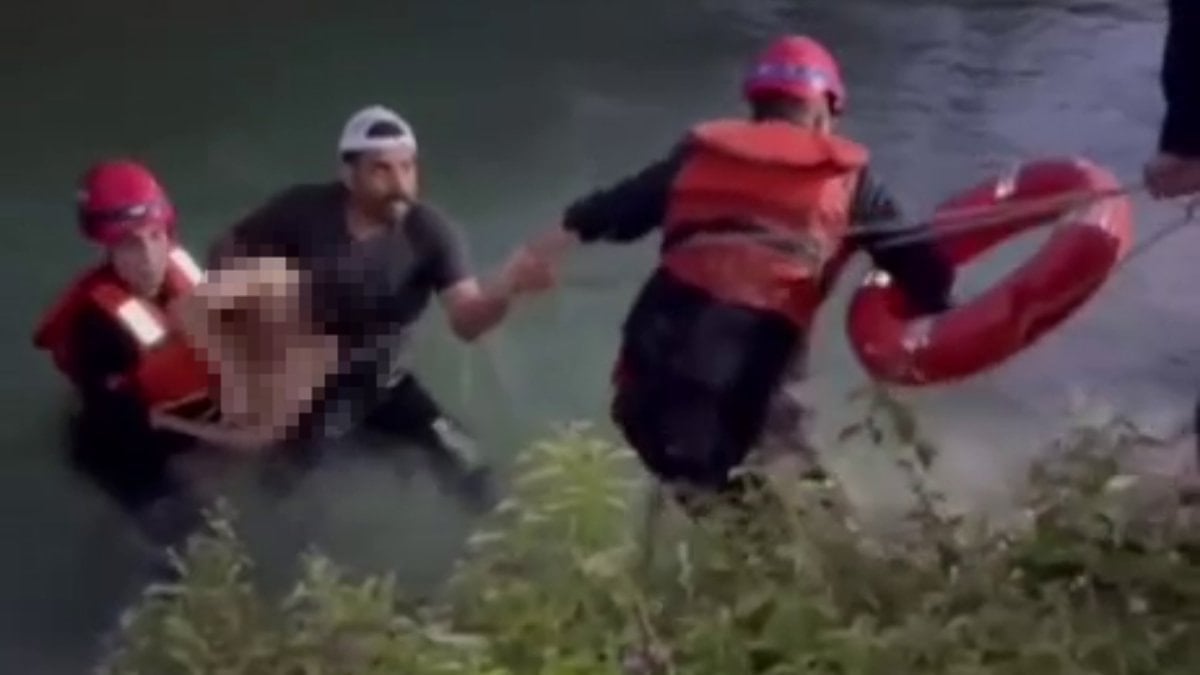 Adana’da sulama kanalına düşen genç, kalp masajıyla kurtarıldı