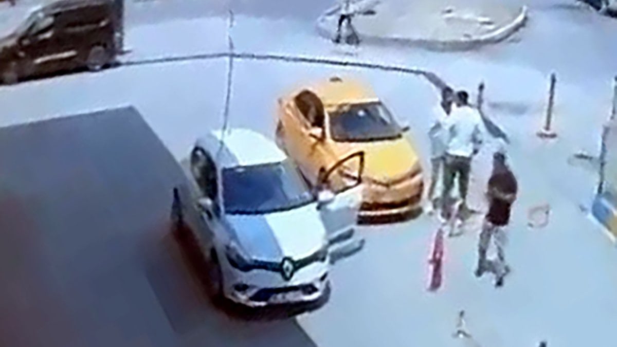 Adana’da trafikte tartıştığı taksiciyi takip edip bıçakladı: O anlar kamerada
