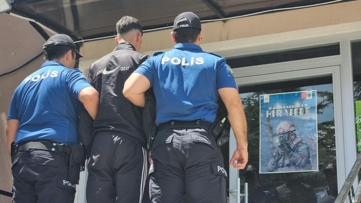 Afyonkarahisar’da bıçaklı saldırganı polis yakaladı