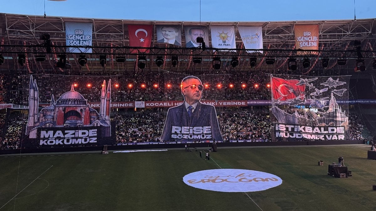 AK Gençlik, Kocaeli’de gövde gösterisi yapıyor