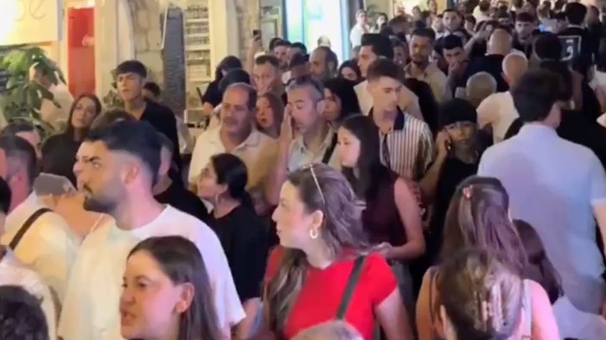 Alaçatı’da bayram tatili yoğunluğu: Adım atacak yer kalmadı