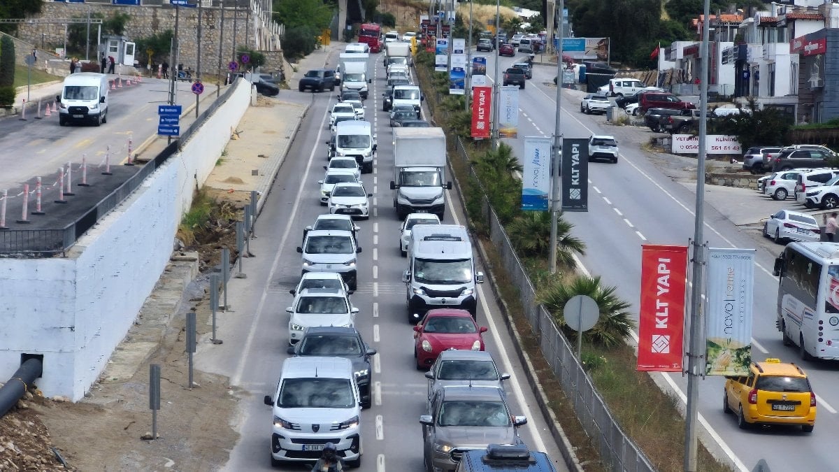 Bodrum’da bayram yoğunluğu: 24 saatte 20 bin araç giriş yaptı