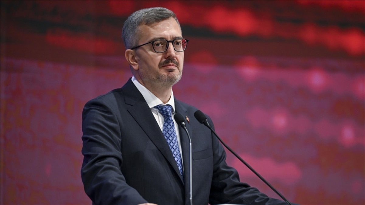 Burhanettin Duran’dan İstanbul’un fethinin yıl dönümüne ilişkin açıklama