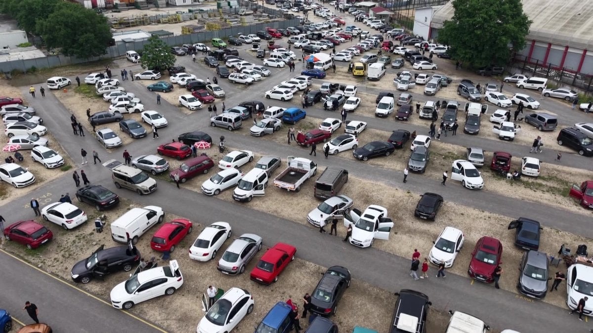 Bursa Oto Pazarı’nda bayram öncesi yoğunluk arttı: İkinci el satışları canlandı
