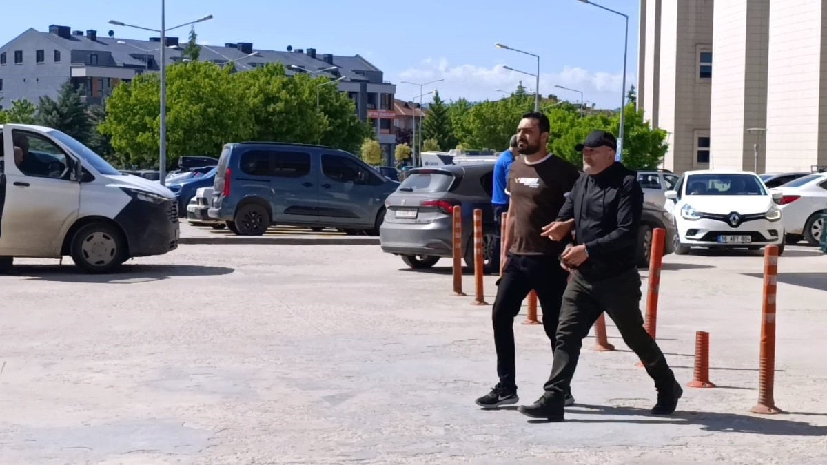 Bursa’da eski eşinin evine molotof atan şahıs yakalandı