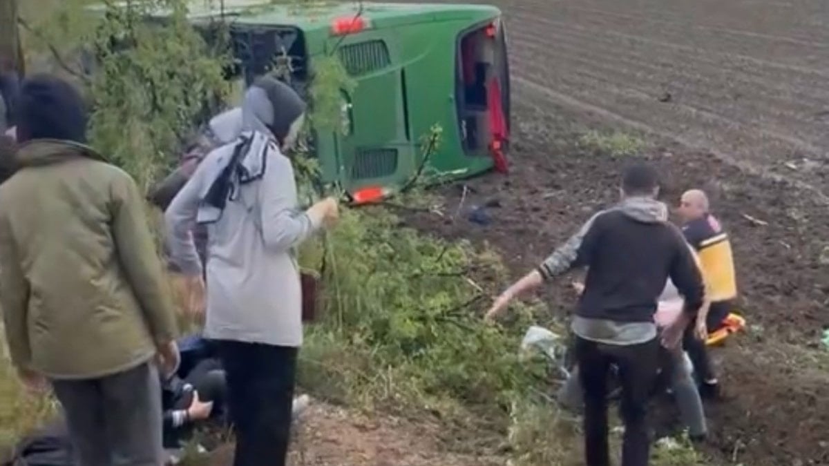 Çanakkale’de otobüs devrildi: Çok sayıda yaralı var