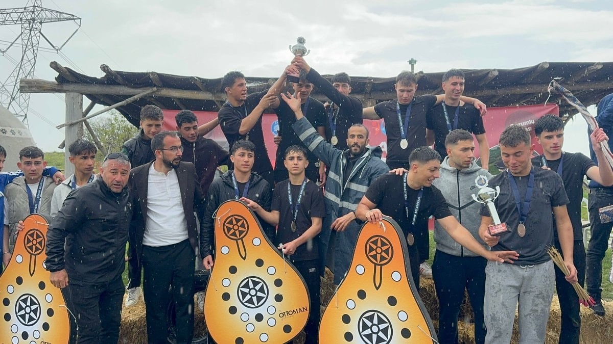 Çorum’da ‘Liselerarası Ok Savaşları Yarışması’nda büyük coşku yaşandı