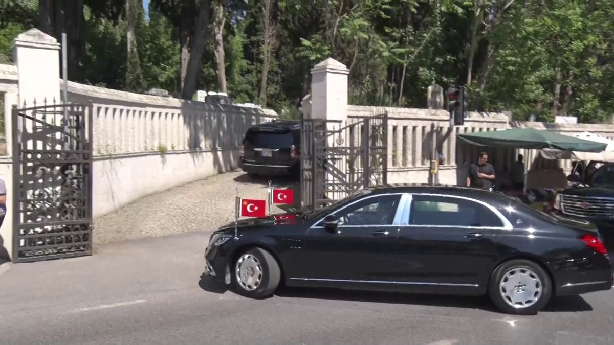 Cumhurbaşkanı Erdoğan, Karacaahmet’teki aile kabristanını ziyaret etti
