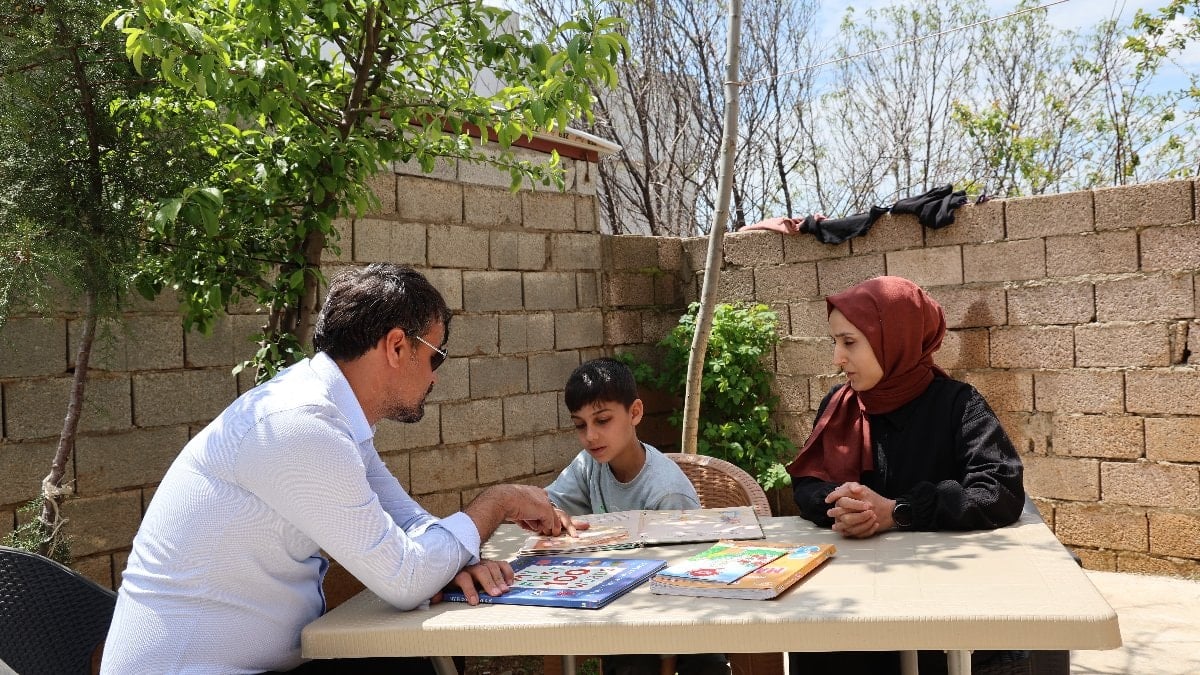 Diyarbakır’da özel ihtiyaçlı Zeynel, yalnız bırakılmıyor