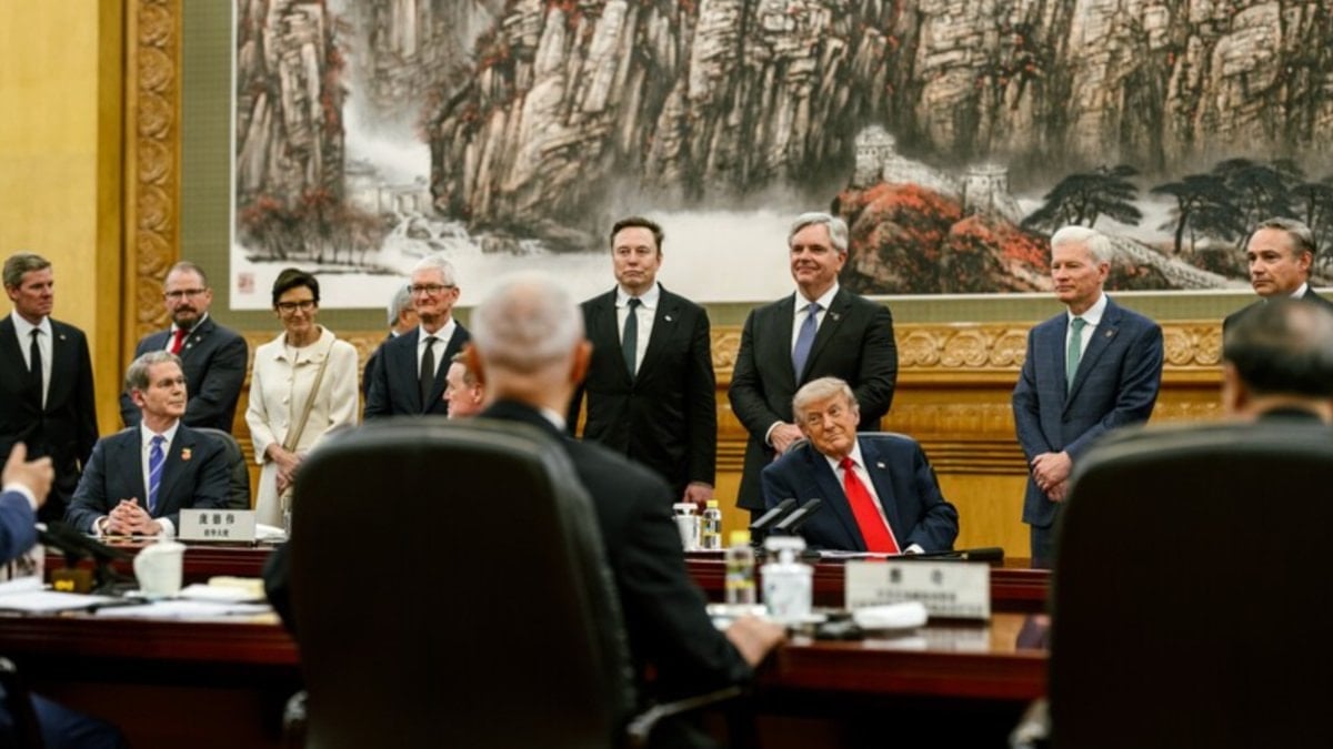 Donald Trump Çin ziyareti dönüşü heyetine “Hediyeleri çöpe atın” talimatı verdi