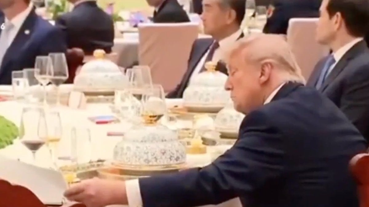 Donald Trump, Şi Cinping’in not defterini karıştırdı