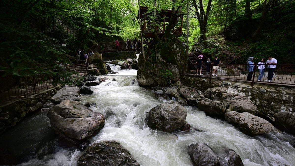 Düzce’nin doğal güzellikleri, bayramda ziyaretçi akınına uğradı