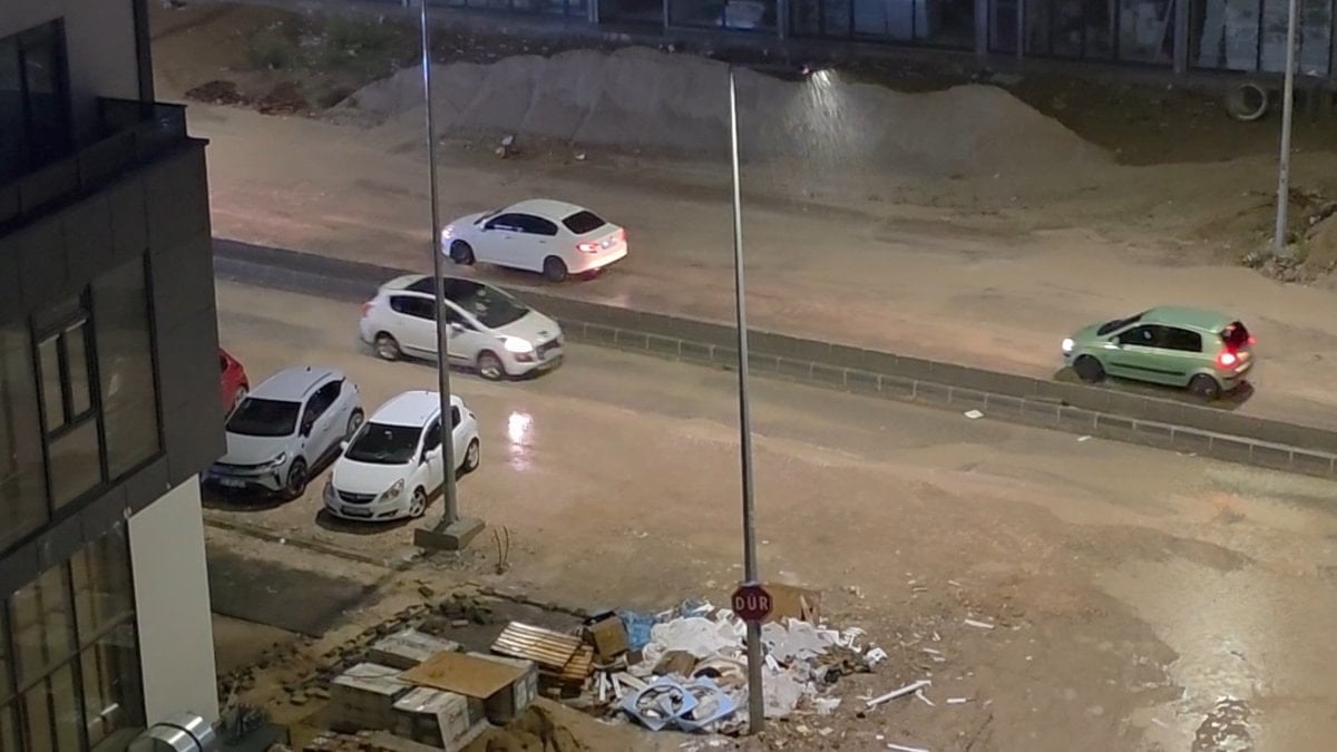 Edirne’de sağanak: Caddeler göle döndü