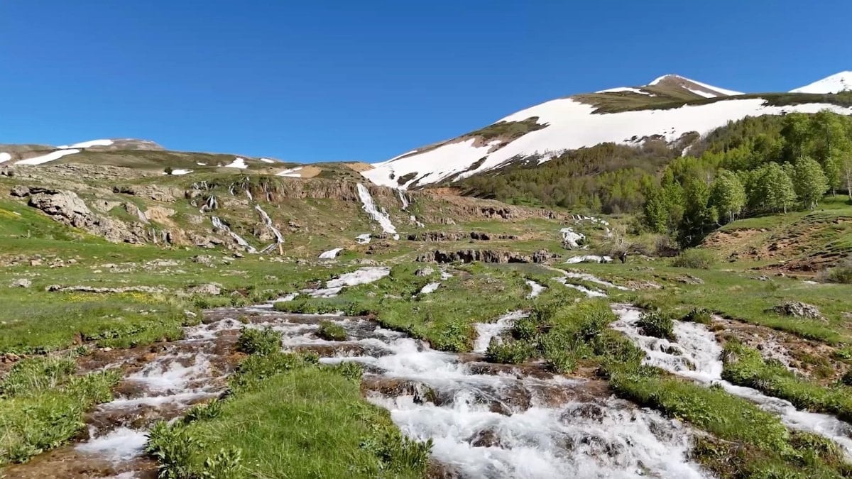 Erzincan’da 2 bin rakımda saklı cennet: Konarlı Şelalesi doğaseverleri bekliyor