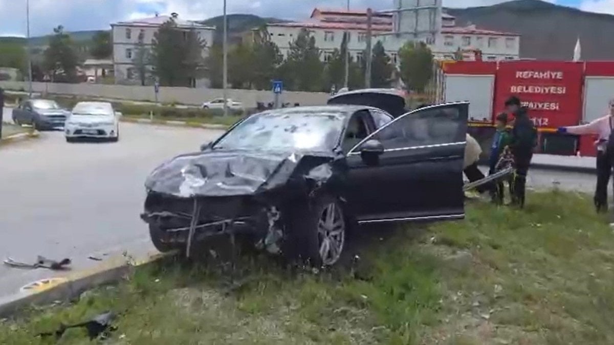 Erzincan’da iki otomobil çarpıştı: 6 yaralı