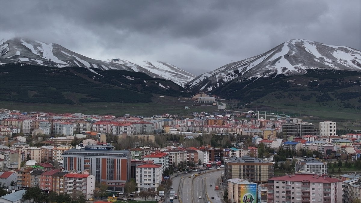 Erzurum mayıs ortasında yeniden kışa döndü