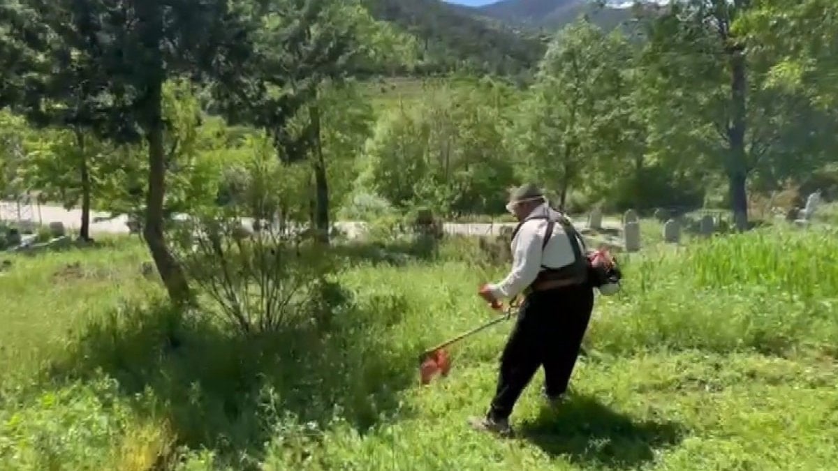 Feke’de gönüllü mezarlık temizliği takdir topladı