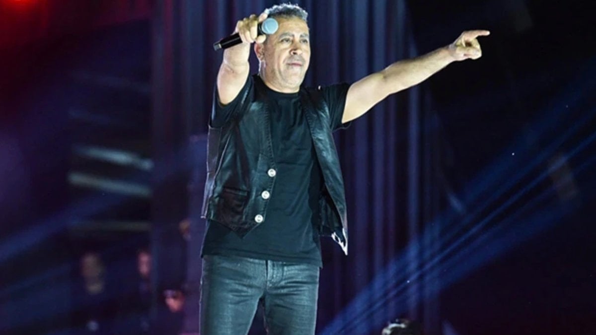 Haluk Levent, konser sırasında rahatsızlandı