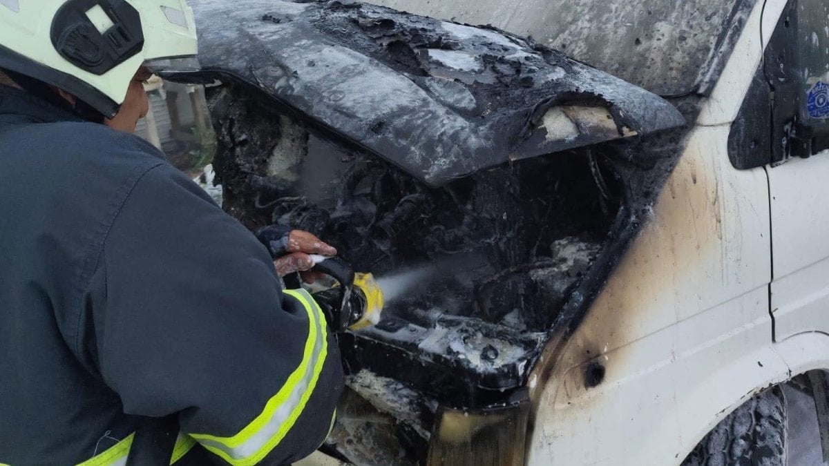 Hatay’da kamyonet küle döndü