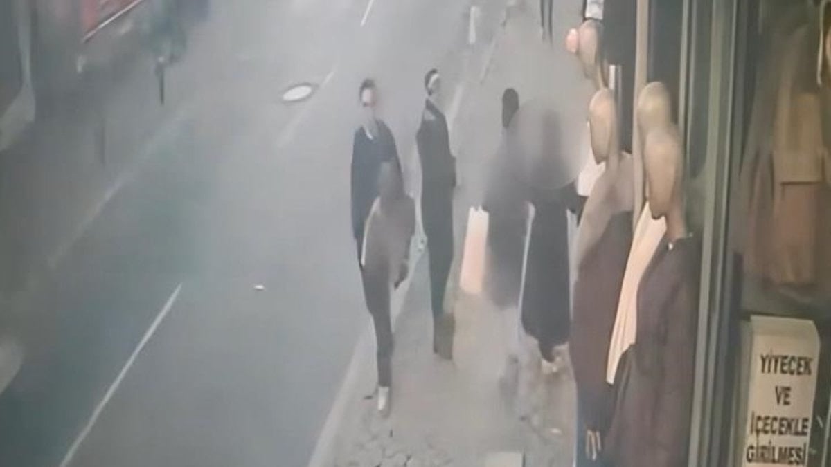 İstanbul’da cansız mankenin kıyafetiyle soygun yaptı
