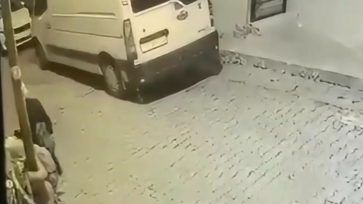 İstanbul’da elektrik akımına kapılan çocuğu annesi kurtardı