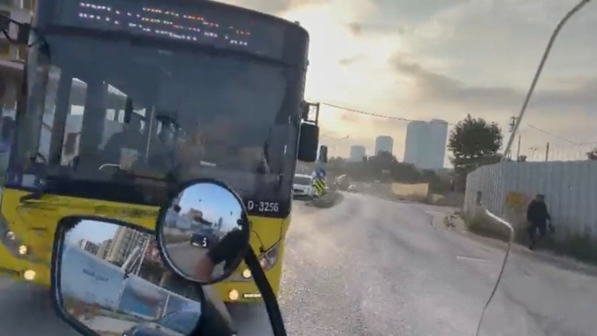 İstanbul’da kırmızıda geçen otobüs az kalsın motosikletle çarpacaktı