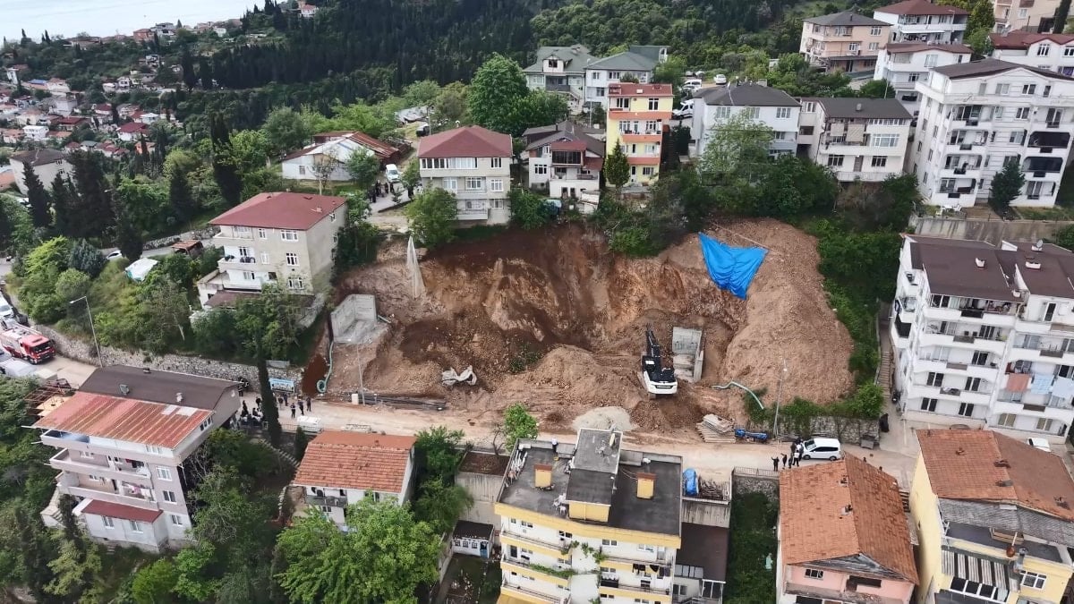 Kocaeli’de temel kazısı sırasında toprak kaydı