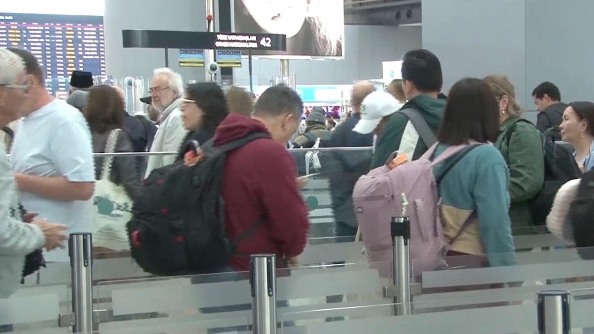 Kurban Bayramı tatilinin ilk gününde İstanbul Havalimanı’nda yoğunluk oluştu