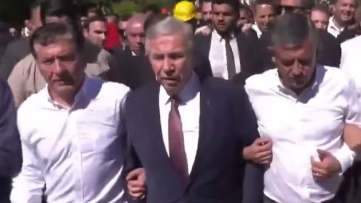 Mansur Yavaş, Özgür Özel’le birlikte Anıtkabir’e yürüdü