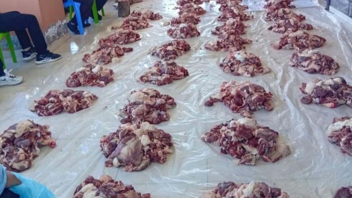 Mardin’de imece geleneği: 1 ton kurban eti dağıtıldı