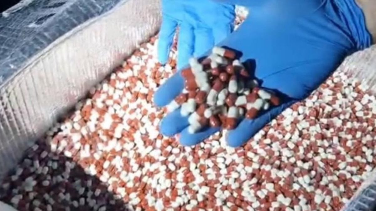 Mersin’de yüz binlerce uyuşturucu hap ele geçirildi