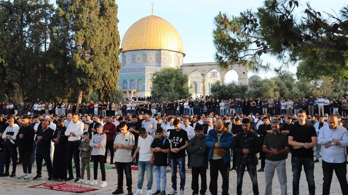 Mescid-i Aksa’da bayram namazı: 140 bin Müslüman aynı safta buluştu