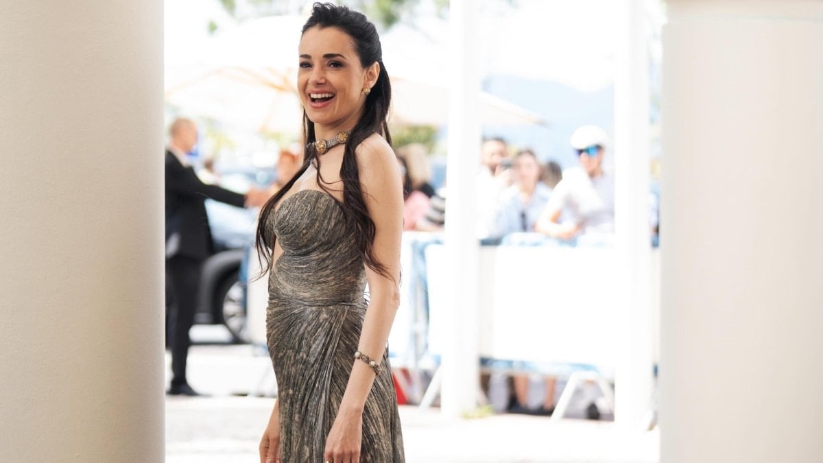 Mine Tugay, Özgü Namal’ın Cannes paylaşımına yorum yaptı