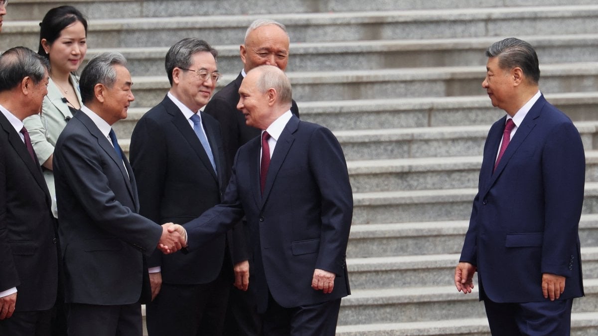 Putin, Trump’ın ziyaretinin ardından Çin’de resmi törenle karşılandı