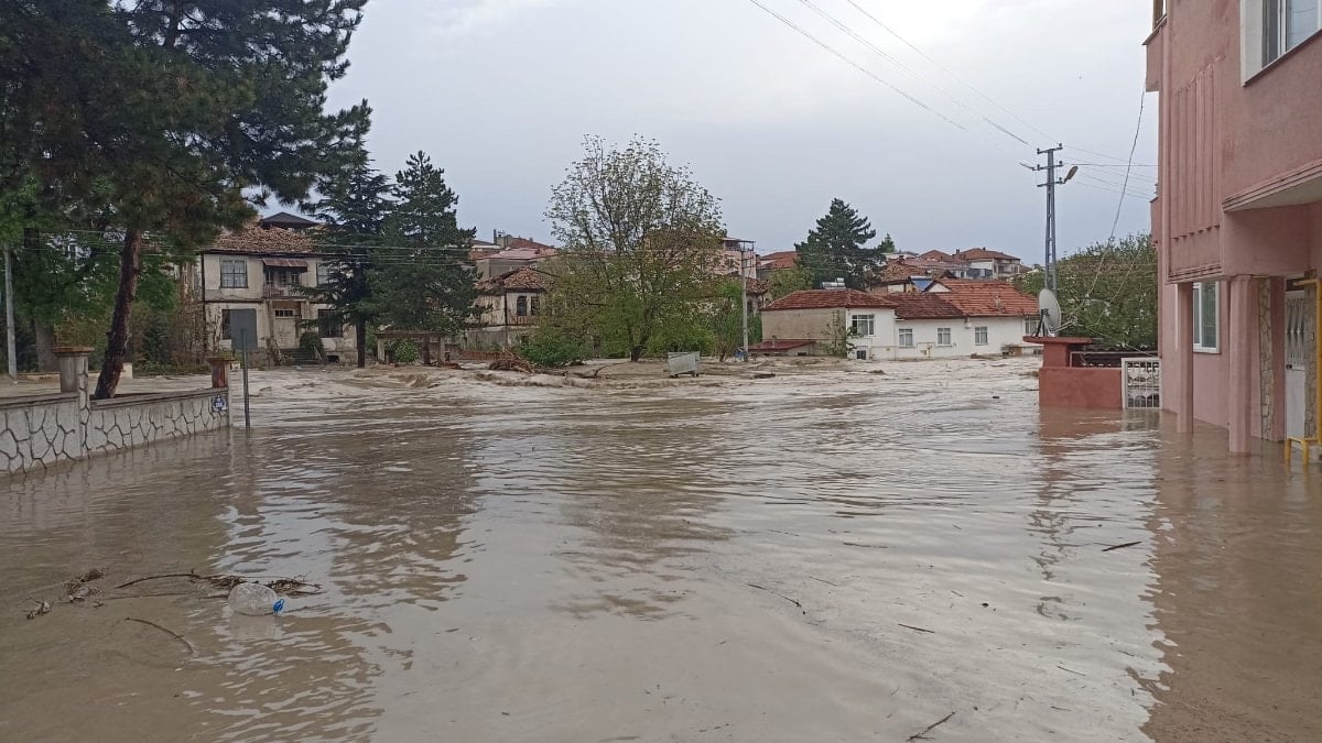 Samsun’da aşırı yağış sonrası sel felaketi yaşandı