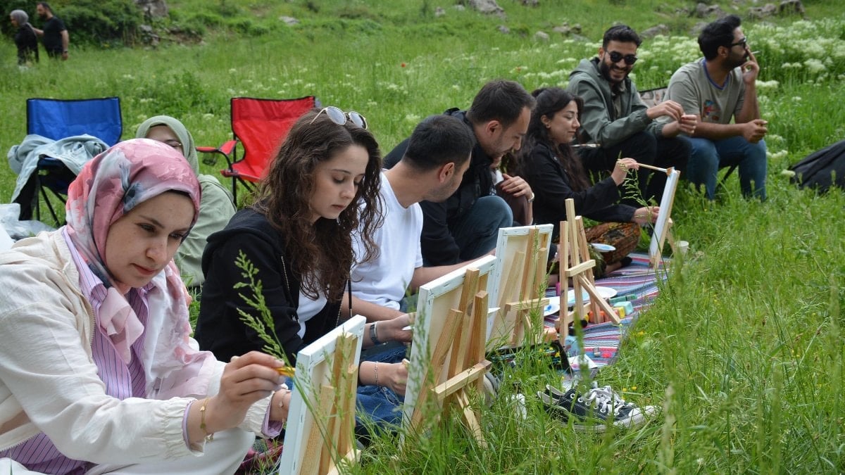Şırnak’ta öğretmenler, bayram tatilini doğada sanata dönüştürdü